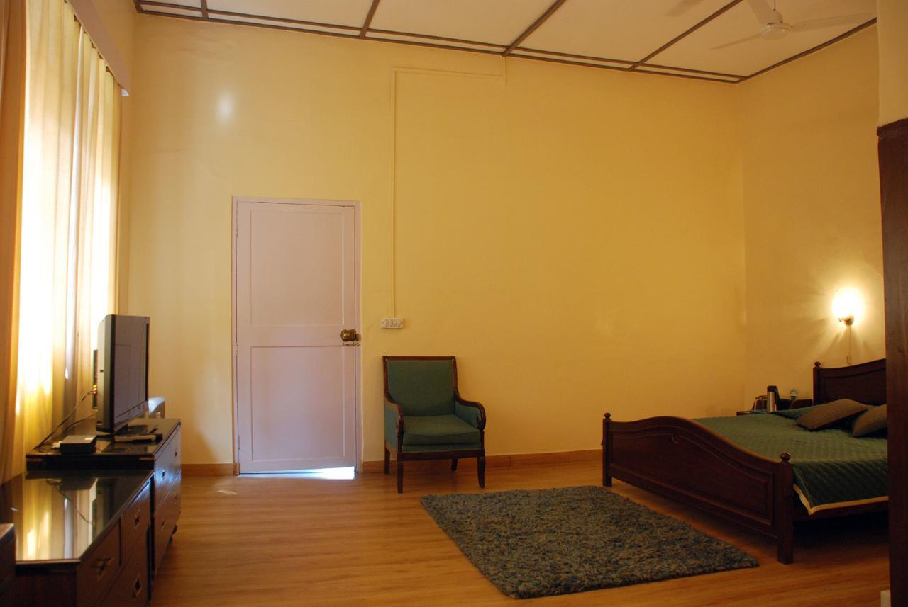 Alasia Hotel Kasauli Kültér fotó